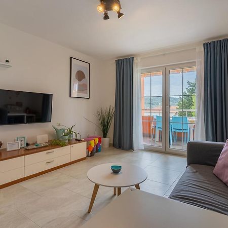 Apartmani Utmar 茨雷斯 外观 照片