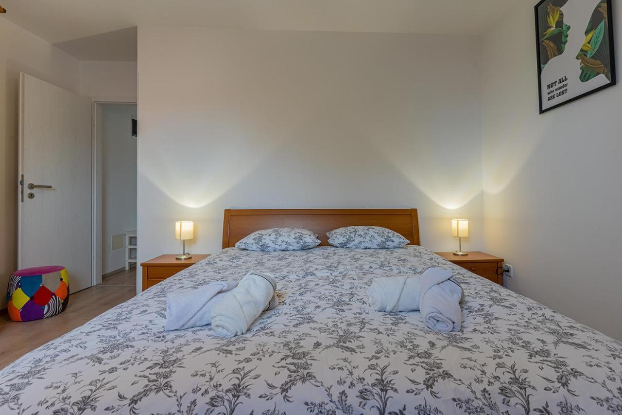 Apartmani Utmar 茨雷斯 外观 照片