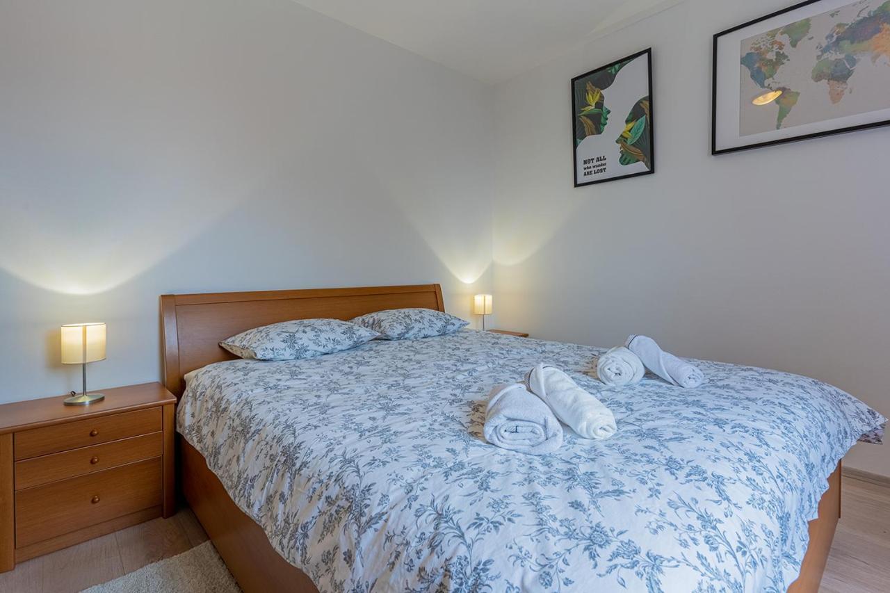 Apartmani Utmar 茨雷斯 外观 照片