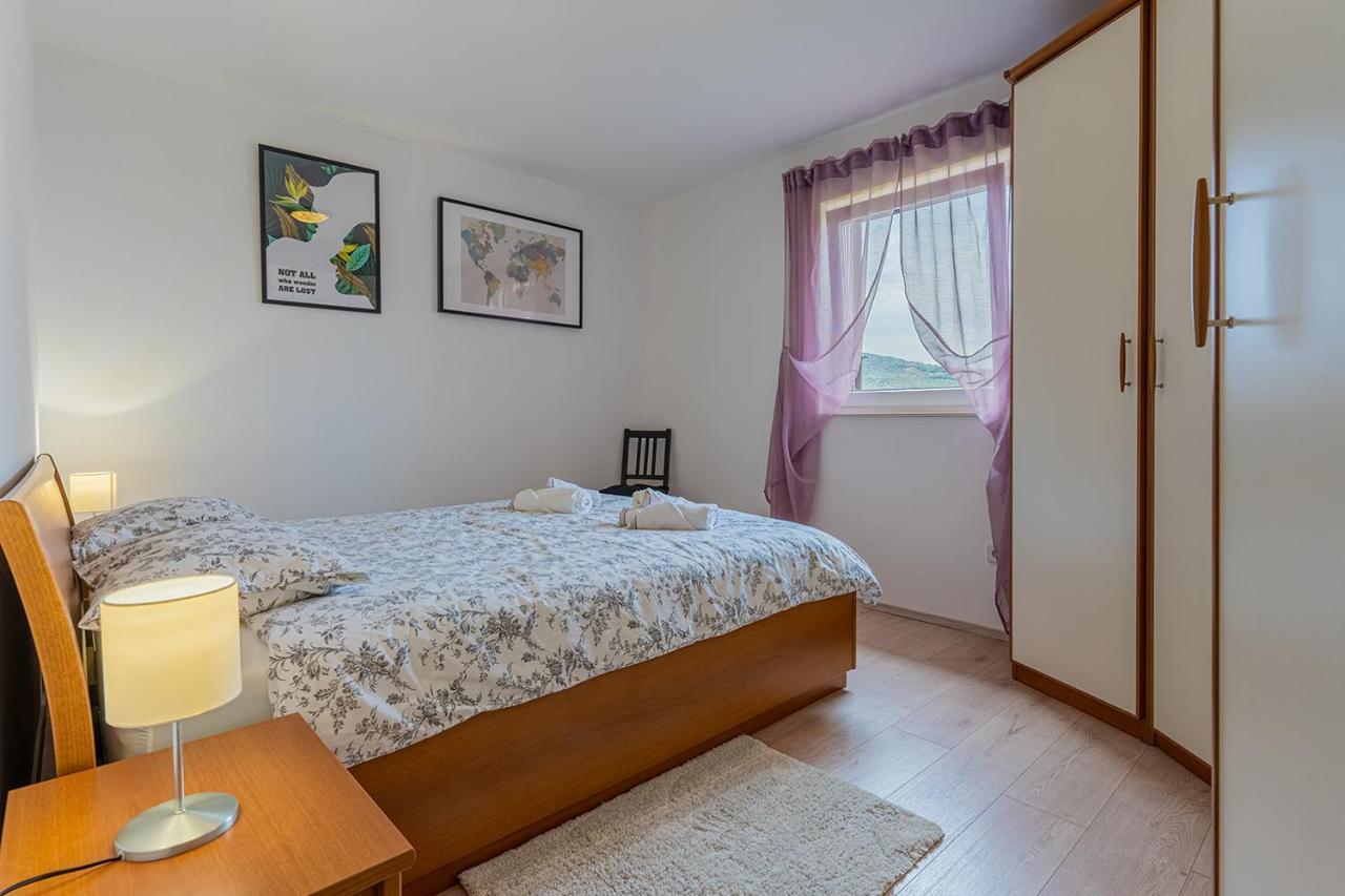 Apartmani Utmar 茨雷斯 外观 照片
