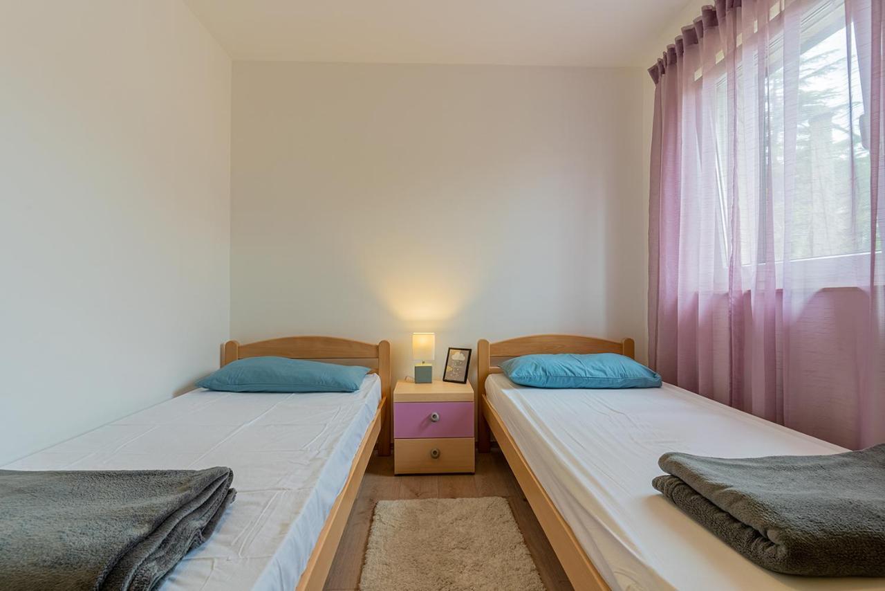 Apartmani Utmar 茨雷斯 外观 照片