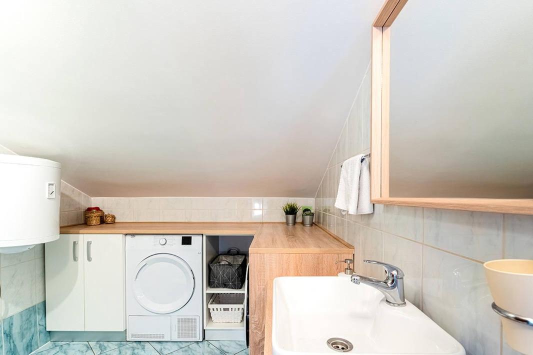 Apartmani Utmar 茨雷斯 外观 照片