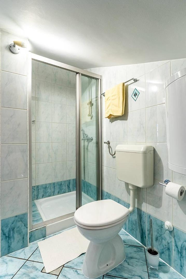 Apartmani Utmar 茨雷斯 外观 照片